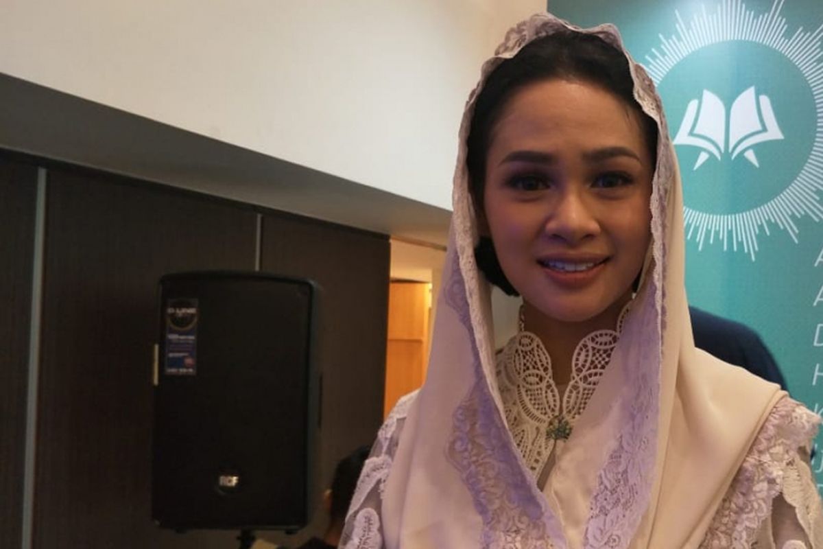 Andien saat ditemui usai jumpa pers peluncuran klip video Cahaya Dalam Sunyi di kawasan kuningan,  Jakarta Selatan, Rabu (6/6/2018).