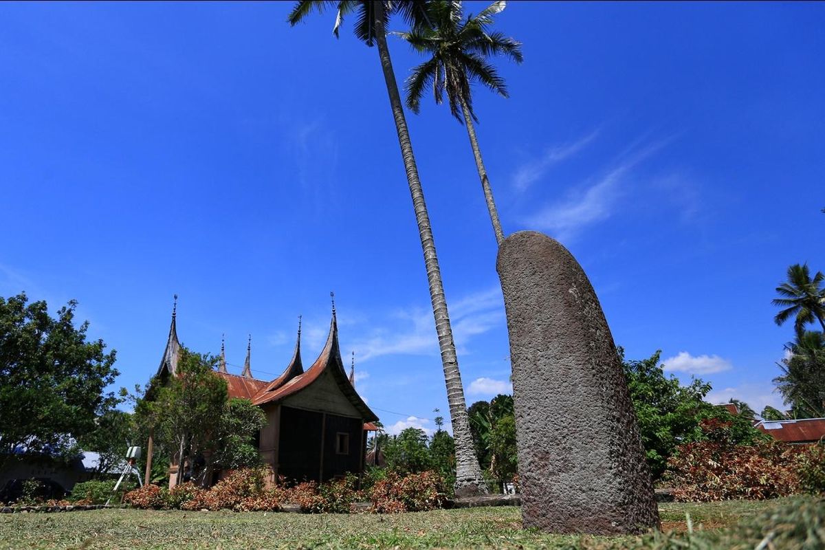 Menhir di Kabupaten Lima Puluh Kota, Sumatera Barat.