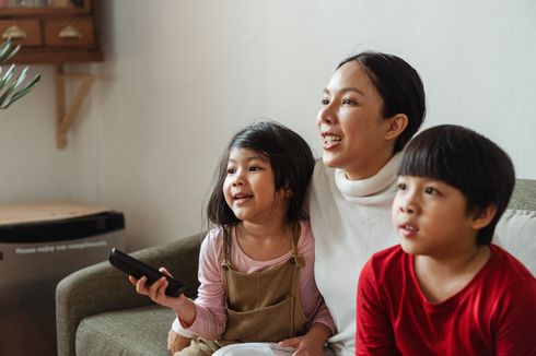 Ajari Anak Laki-laki Hormati Perempuan, Ini Tipsnya