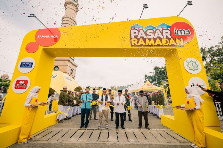 Pasar Ramadan IM3 diselenggarakan di sejumlah kota, mulai dari Medan, Pekanbaru, Jakarta, Tangerang, Samarinda, Makassar, Solo, Bandung, Surabaya, hingga Lombok. sejak Minggu (10/3/2024) hingga Selasa (9/4/2024).
