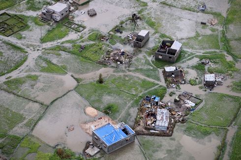 Rumahnya Diterjang Banjir, Perempuan Mozambik Melahirkan di Pohon Mangga