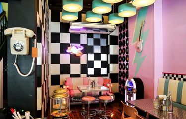 Restoran unik Karen's Diner di Australia dan Inggris.