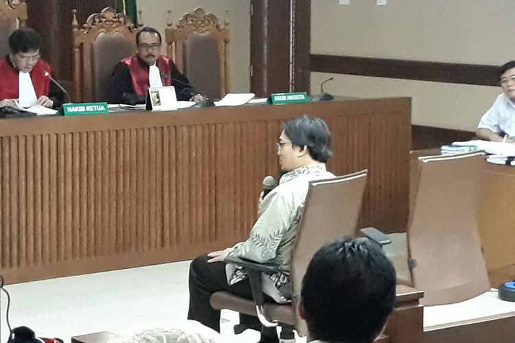 Jaksa Komisi Pemberantasan Korupsi (KPK) menghadirkan ahli forensik suara dari Institut Teknologi Sepuluh Nopember (ITS) Dhany Arifianto dalam persidangan di Pengadilan Tindak Pidana Korupsi Jakarta, Kamis (31/1/2019). 