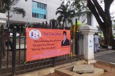 Pagar Gedung DPRD Dikotori Spanduk-spanduk Bakal Cagub Jakarta