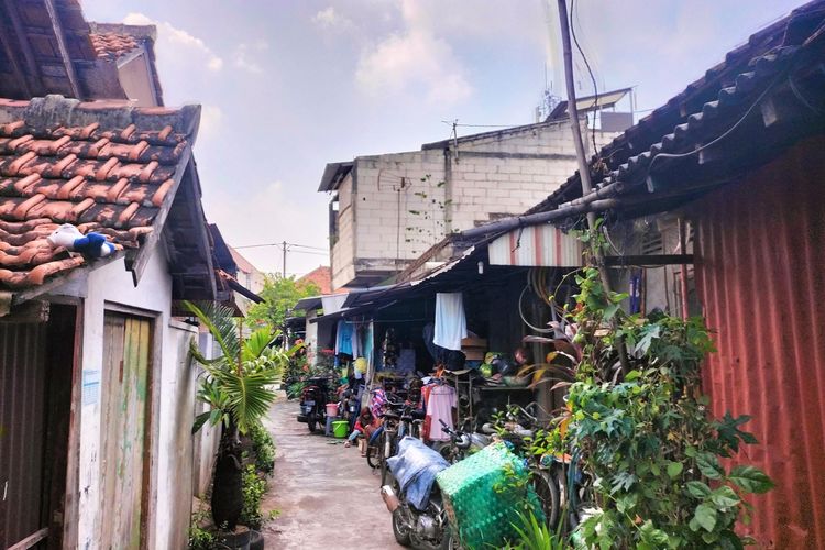 Penampakan jalan kampung di Kecamatan Serengan, Kota Solo, Jawa Tengah.