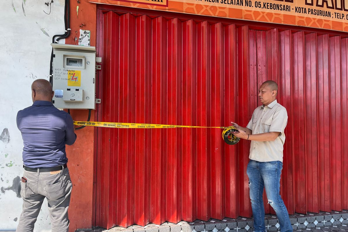 Rumah makan Kebuli Tarim yang berlokasi di selatan Alun-alun Kota Pasuruan disegel aparat kepolisian dari Polres Pasuruan Kota guna penyelidikan peristiwa meletupnya gas elpiji  yang mengakibatkan empat karyawan mengalami luka bakar, Rabu (09/04/2025) 