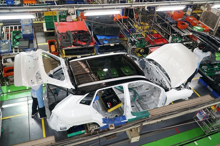 Pabrik mobil PT Toyota Motor Manufacturing Indonesia (TMMIN) di Karawang, Jawa Barat.