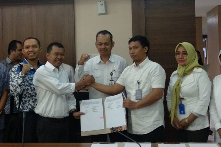 Penandatanganan kontrak kerja sama antara Direktorat Bina Penataan Bangunan, Ditjen Cipta Karya, Kementerian PUPR dengan PT Waskita Karya (Persero) Tbk, di kantor Kementerian PUPR, Jakarta, Rabu (5/12/2018).