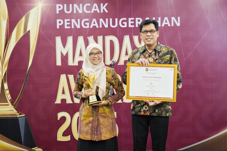 Sukses Tekan Kemiskinan, Pemkab Kebumen Raih Penghargaan Mandaya Awards 2026