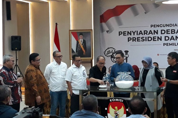 Pengundian dan Penetapan Penyiaran Debat Pasangan Calon Presiden dan Wakil Presiden Pemilu 2019 di Kantor KPU, Menteng, Jakarta Pusat, Rabu (26/12/2018).