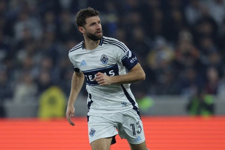 Aksi Thomas Mueller bagi Vancouver Whitecaps di ajang MLS Cup 2025.