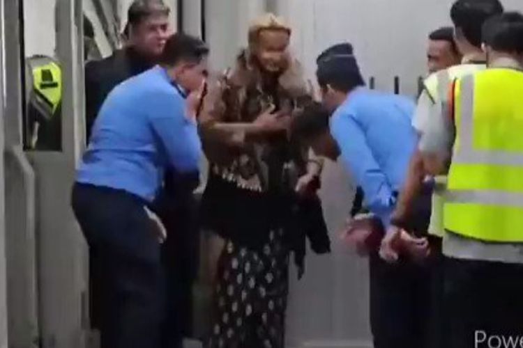 Petugas Avsec Bandara Soekarno-Hatta jemput dan kawal Bahar bin Smith