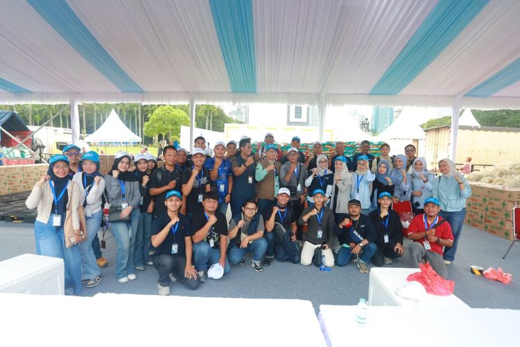 Dari Istana untuk Rakyat, 100.000 Paket Pangan Dibagikan di Monas