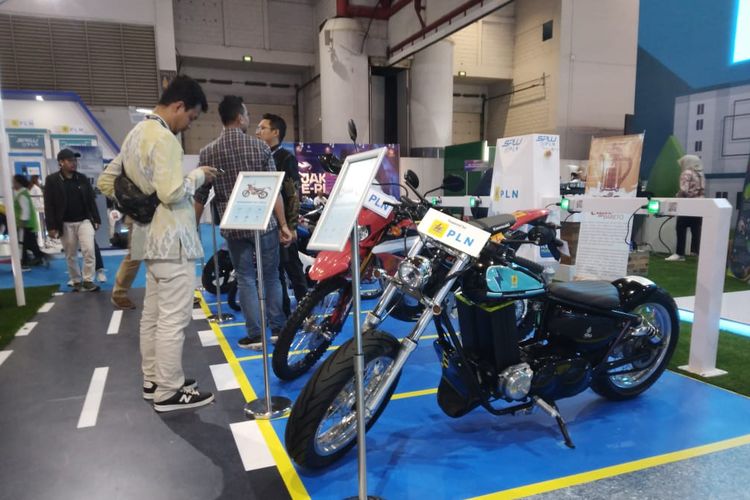 Perusahaan Listrik Negara (PLN) ikut mendukung perhelatan Periklindo Electric Vehicle Show (PEVS) 2023 yang berlangsung dari 17-21 Mei 2023, di JIExpo Kemayoran, Jakarta.