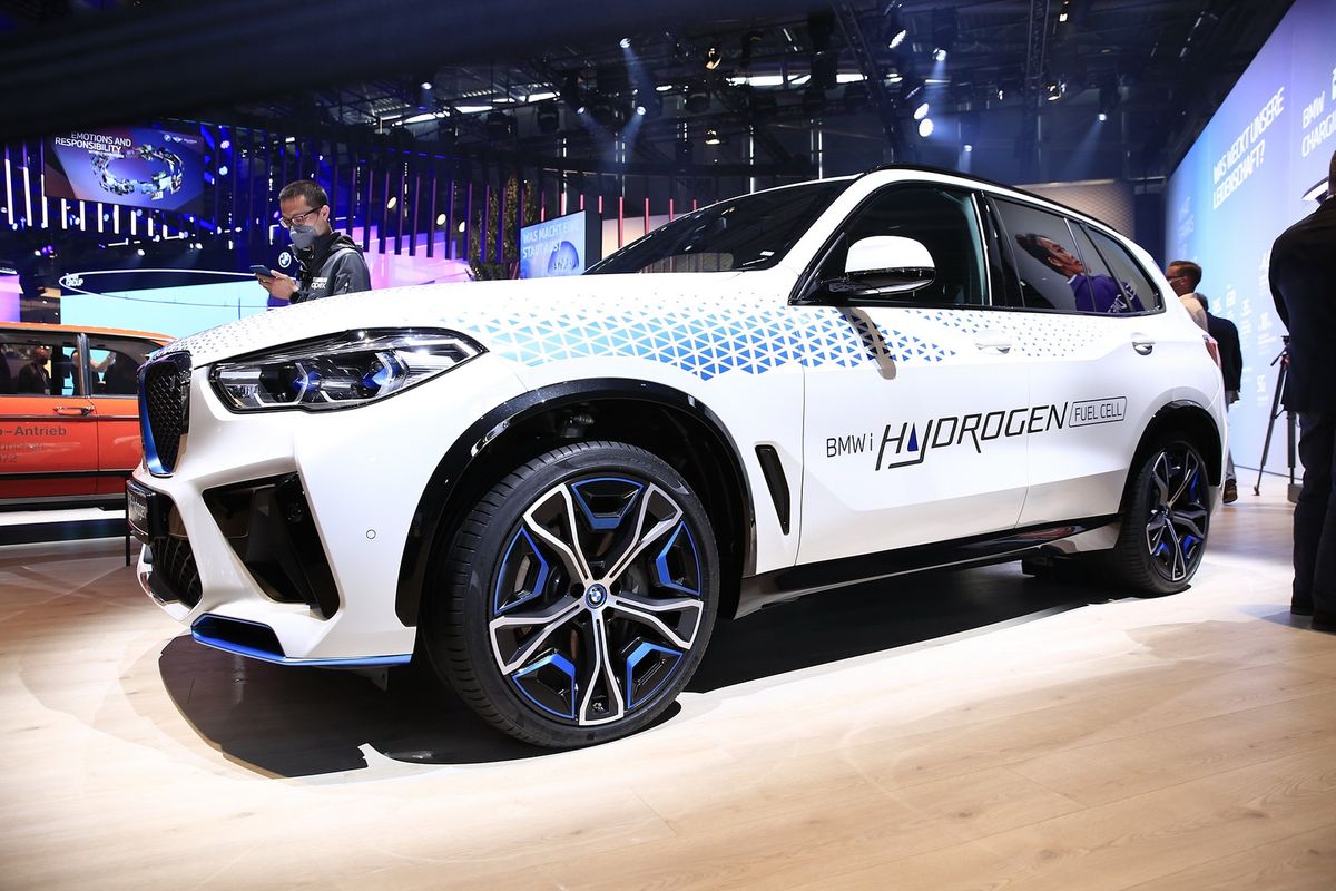 BMW iX5 Hydogen Fuel Cell