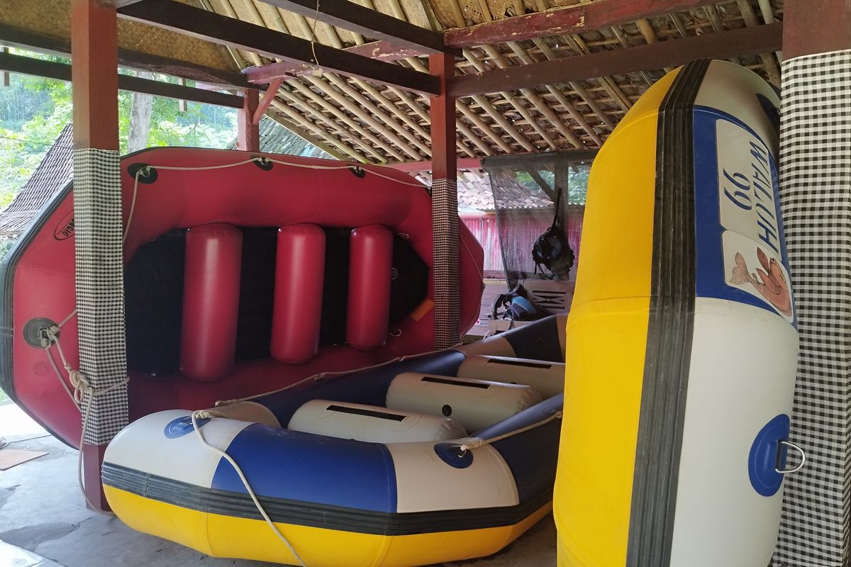 Perahu di Paradise Rafting Sungai Elo Magelang