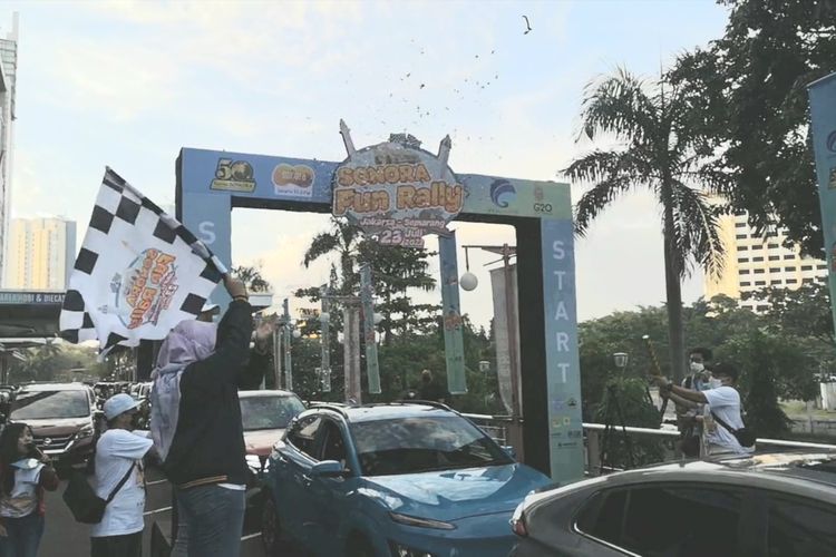 Memperingati hari ulang tahun (HUT) ke-50 Radio Sonora, kegiatan Sonora Fun Rally dibuka di MGK Kemayoran, Jakarta Pusat, pada Sabtu (23/7/2022).