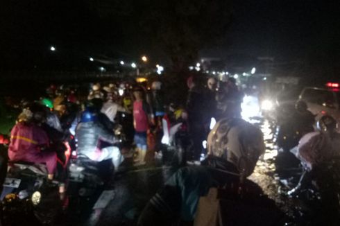 Kahatex Banjir Lagi, Lalu Lintas di Jalan Bandung-Garut Macet Total