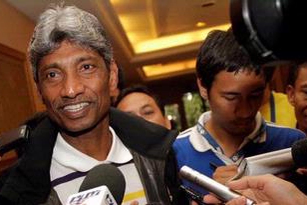 Krishnasamy Rajagobal (Pelatih Malaysia/kedua dari kiri)