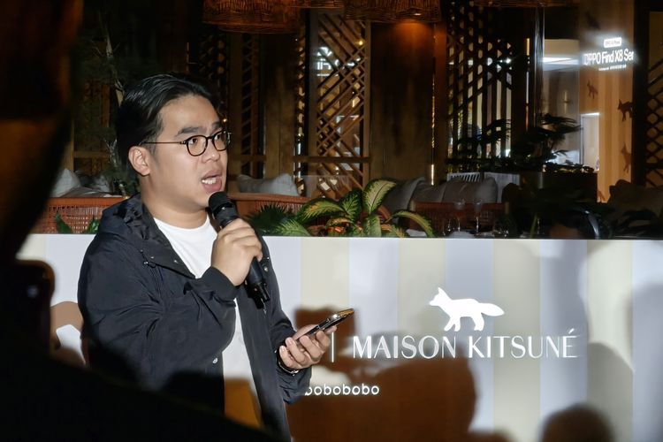 Chief Marketing Officer Oppo Indonesia, Patrick Owen dalam pengumuman kolaborasi Oppo x Maison Kitsune di Desa Kitsune, Canggu, Bali, Rabu (20/11/2024).