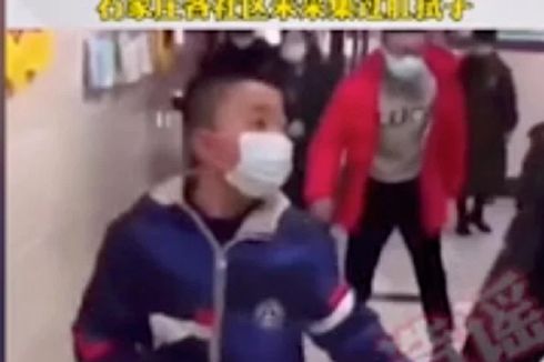 Ada Video Warga China Berjalan Bak Penguin Setelah Dapat Swab Anus, Pemerintah Buka Suara