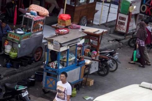 Jam Operasional Berlaku, PKL di Bekasi Tidak Boleh Layani Dine In Lebih dari Pukul 18.00 WIB