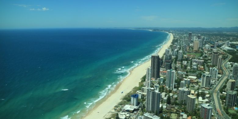 Panorama Kota Gold Coast, Australia dilihat dari Skypoin Observation Deck di Gedung Q1