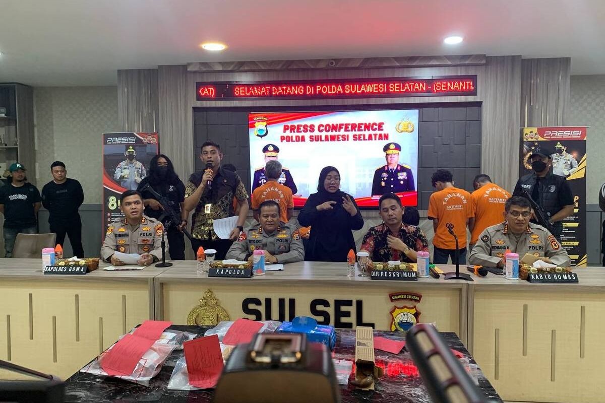 Kapolda Sulsel Irjen Pol Setyo Boedi Moempoeni Harso yang memimpin ekspose pengungkapan kasus poliandri tragis di Gowa di aula Mapolda Sulsel, Jalan Perintis Kemerdekaan, Kota Makassar, Sulawesi Selatan (Sulsel), Jumat (6/10/2023).