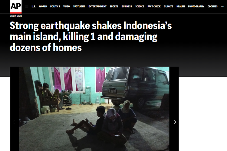 Tangkapan layar laman AP News yang memberitakan gempa di Bantul, DIY pada Jumat (30/6/2023) malam.