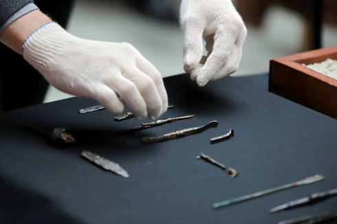 Penemuan Unik, Dokter Era Romawi Dimakamkan dengan Peralatannya