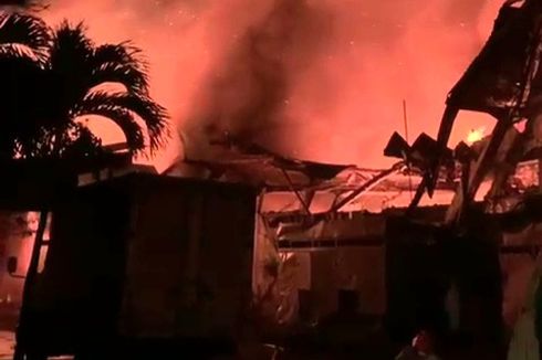 Pabrik Pakaian Dalam di Tegal Alur Kebakaran, 75 Petugas Masih berjibaku Padamkan Api