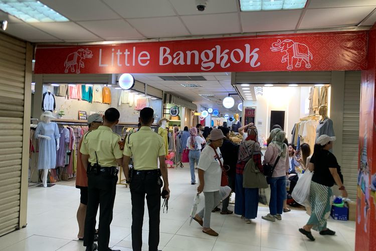 Tampak depan area Little Bangkok, sentra fesyen impor asal Bangkok dan Cina di Pusat Grosir Metro Tanah Abang, Jakarta Pusat, Jumat (19/1/2024).
