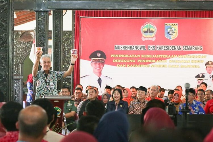 Ganjar Pranowo saat menghadiri Musyawarah Perencanaan Pembangunan Wilayah (Musrenbangwil) se eks keresidenan Semarang yang digelar di pendopo Kabupaten Demak, Rabu (27/2/2019). 
