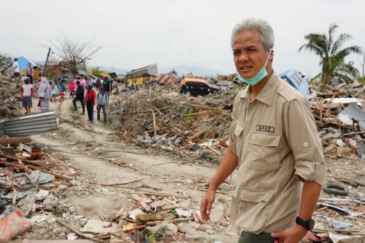 DOK Humas Pemerintah Provinsi Jawa Tengah saat meninjau lokasi terdampak gempa dan tsunami di Palu, Sulawesi Tengah, Senin (15/10/2018).