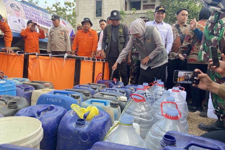Sampang Alami Kekeringan, Khofifah Dropping 527 Rit Air Bersih