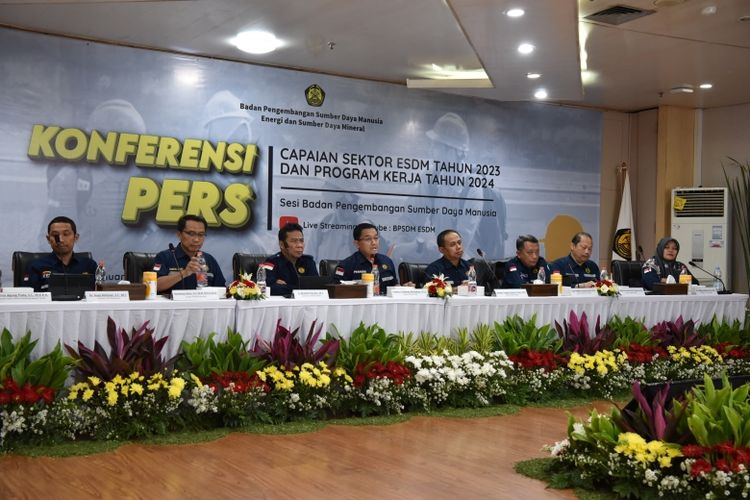 Konferensi Pers Capaian Kinerja BPSDM ESDM Tahun 2023 dan Target Tahun 2024 di Gedung Widjajono Partowidagdo BPSDM ESDM Jakarta pada Jumat (19/1/2024). 