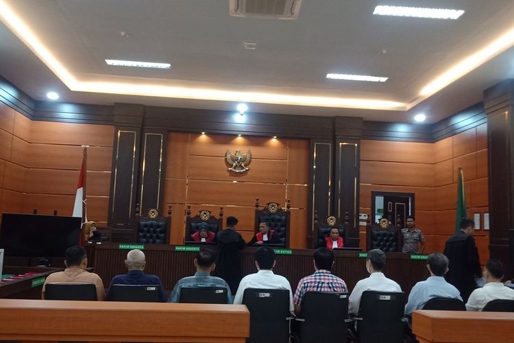 Suasana sidang korupsi RSUD Pasbar di PN Tipikor Padang, Selasa (8/8/2023) malam