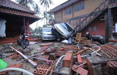 Melihat Vila di Pantai Carita yang Porak Poranda Pasca tsunami