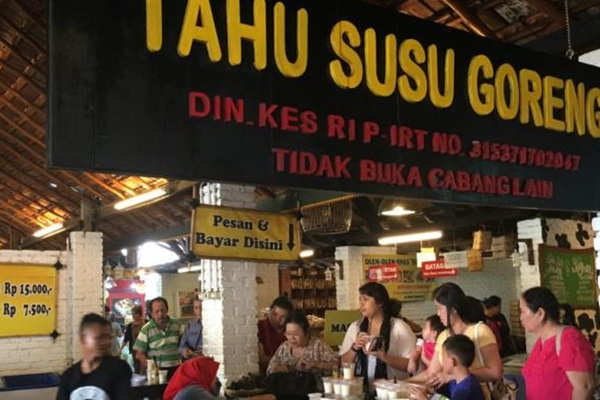 Tahu Susu Lembang bisa dibeli mentah atau yang telah digoreng. Harganya mulai dari Rp 15.000 untuk tahu goreng isi 10.