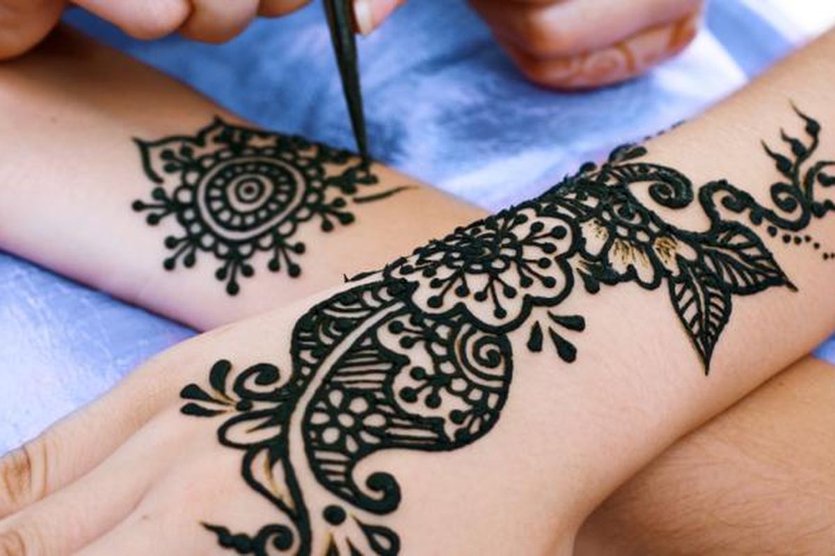 Ilustrasi motif henna.