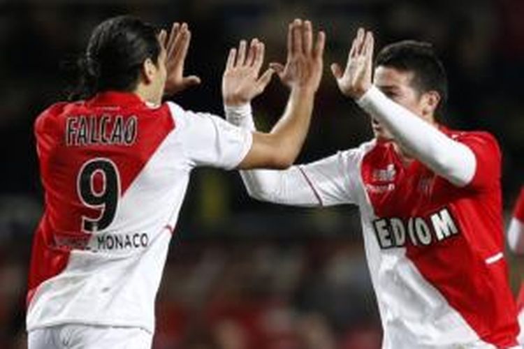 Dua bintang AS Monaco asal Kolombia, Radamel Falcao (kiri) dan James Rodriguez (kanan).