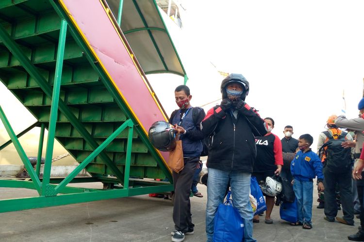 Ratusan Pemudik dari Jakarta Tiba di Pelabuhan Tanjung Emas Semarang, Rabu (27/4/2022)
