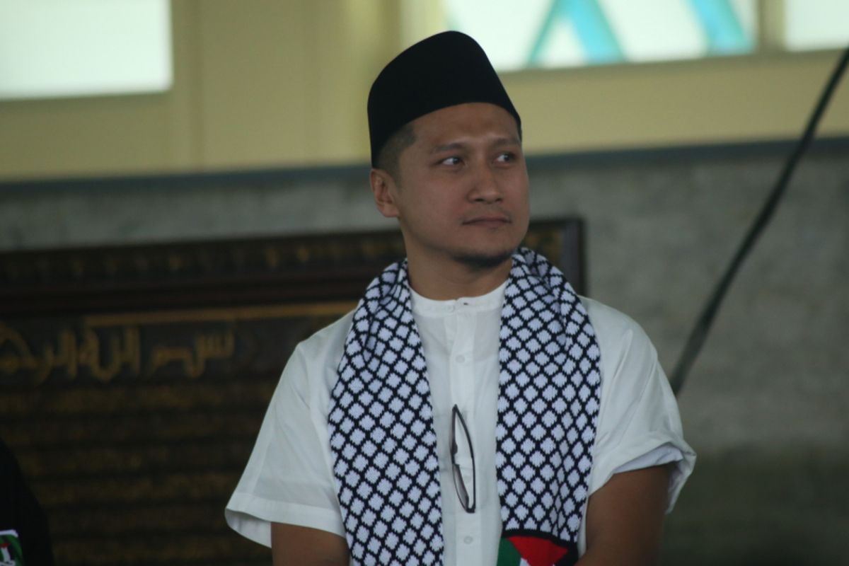 Arie untung saat menghadiri acara  24 jam doa untuk Al Aqsha di Masjid Raya Pondok Indah, Jakarta,  Senin (22/01/2018).