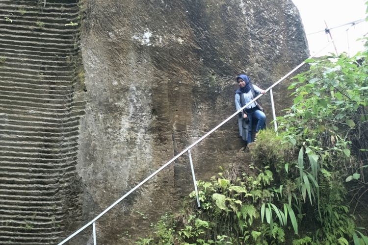 Akses masuk Air Terjun Kemenuh yang terletak di Desa Kemenuh, Kecamatan Sukawati, Kabupaten Gianyar, Bali. Foto diambil pada Sabtu (10/11/2018).