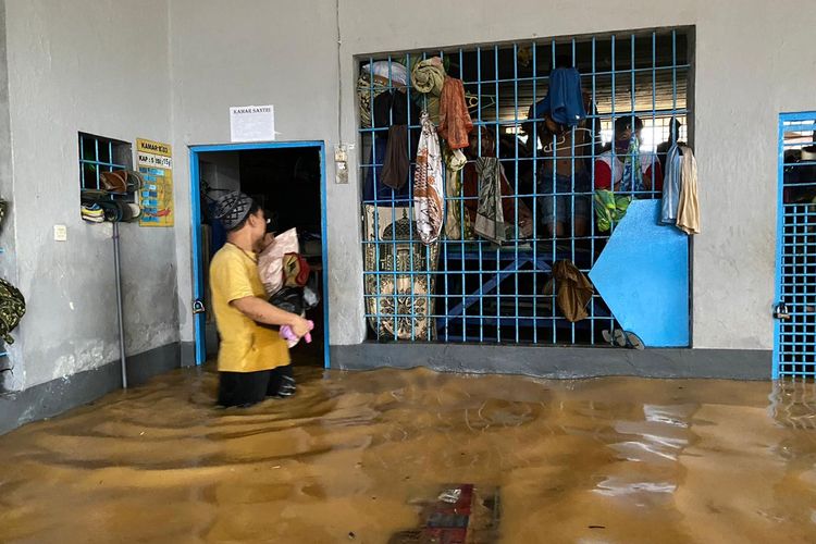 Suasana di Rutan Barabai Kalimantan Selatan yang terendam banjir akibat tingginya intensitas hujan, Jumat (15/1/2021).