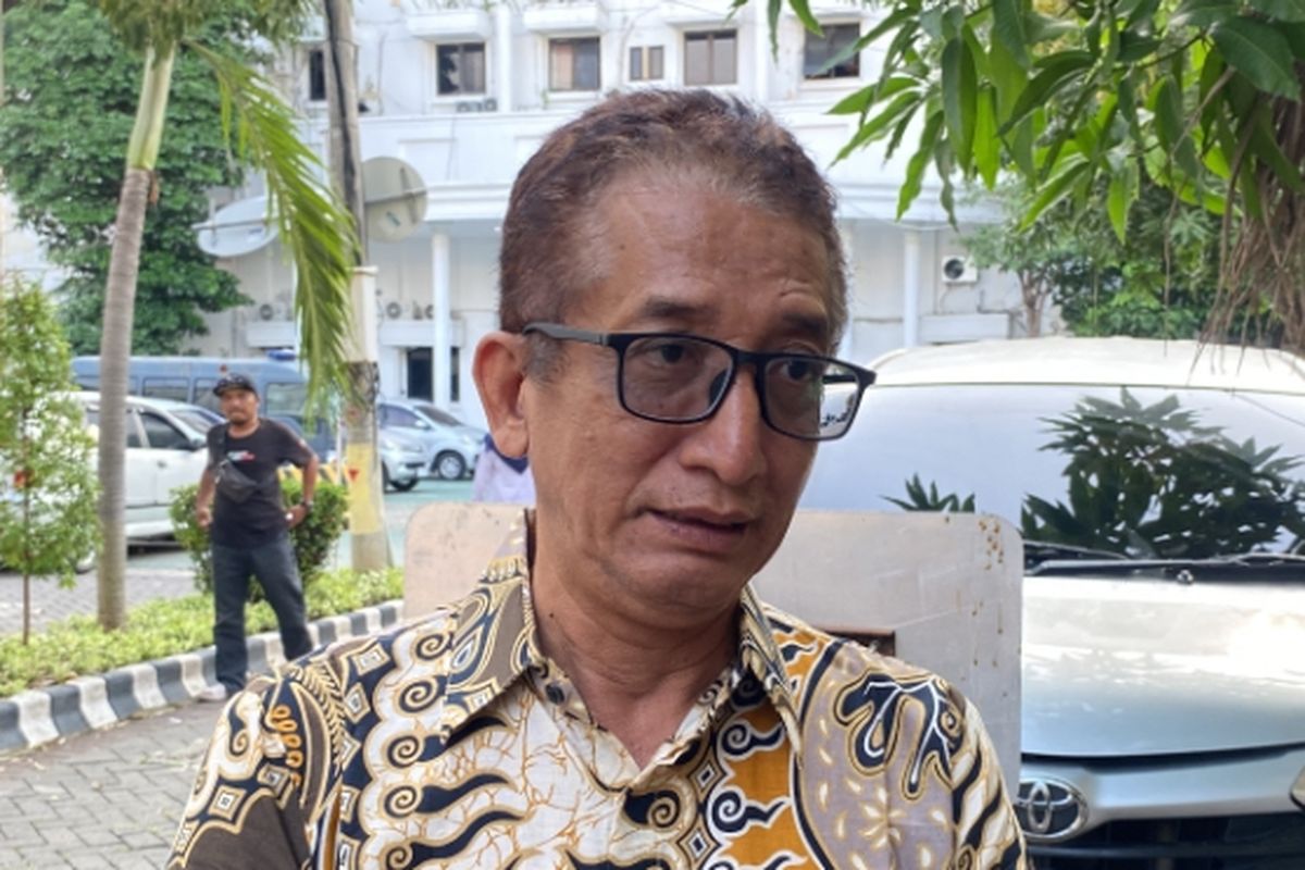 Ayah korban yang dibanting pelatih futsal tim lawan di Surabaya, Senin (28/4/2025).