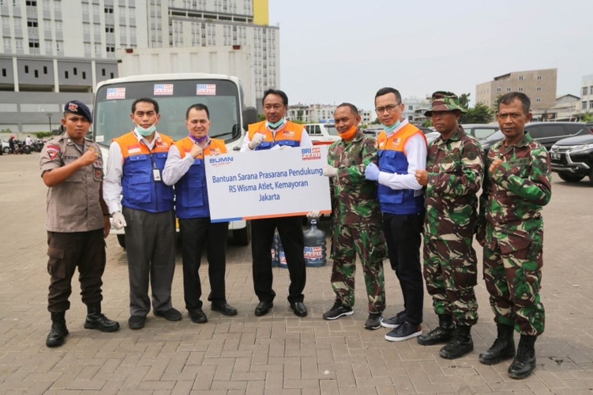 BRI menyerahkan bantuan untuk Rumah Sakit Corona Wisma Atlet di Kemayoran, Jakarta, Senin (23/3/2020) 