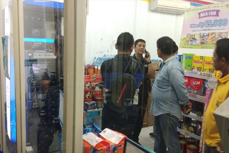 Sebuah mesin ATM di sebuah supermarket di Medan dirusak. Belum diketahui berapa kerugian yang dialami akibat perusakan. 