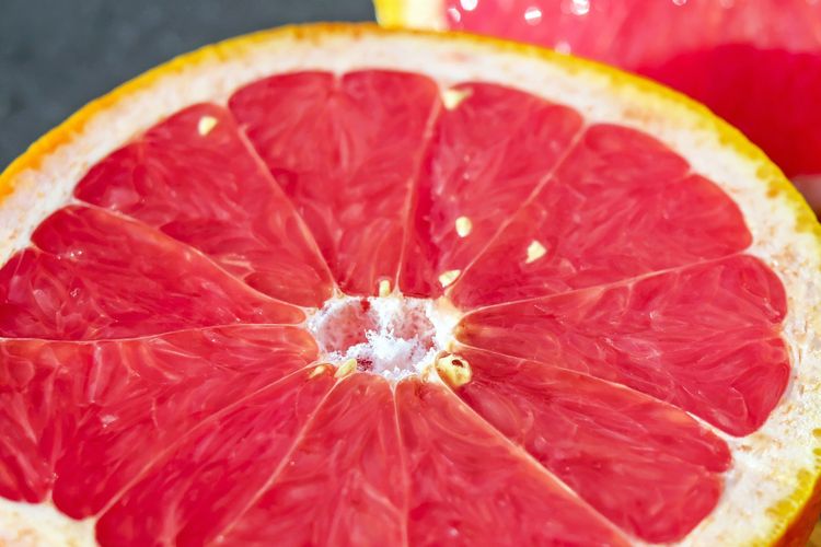 Jeruk bali atau pamelo, merupakan buah yang dianggap membawa keberuntungan di Imlek (Dok. Pixabay)