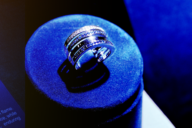 Cincin Mondial Precious Blue Flame.